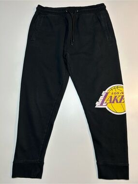 NBA Los Angeles Lakers Graphic Fleece Joggers Black Sweatpants Left Leg Print